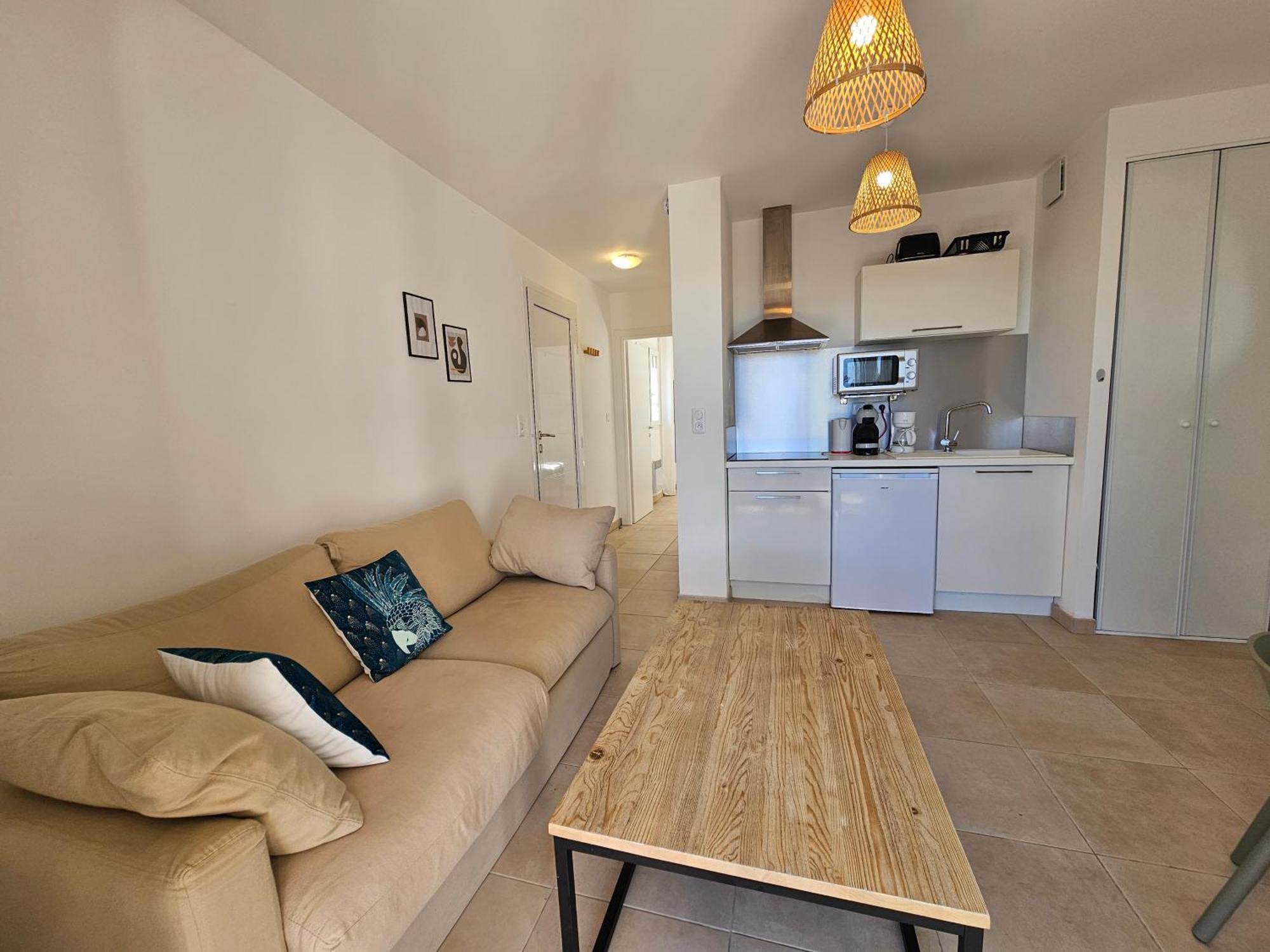 Superbe Appartement Vue Mer Terrasse Couverte Face A La Mer Apartment *